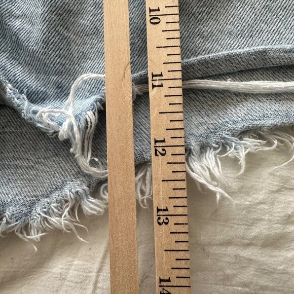 High-Waisted Distressed Button Up Denim Shorts Frayed Hem Zara Size 6 Beach - Picture 7 of 7